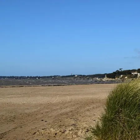 Holiday home Charmante Maison F2 A 200m Du Centre & 300m De La Plage Avec Terrasse Et Parking - Fr-1-612-5 *