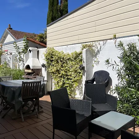 Charmante Maison F2 A 200m Du Centre & 300m De La Plage Avec Terrasse Et Parking - Fr-1-612-5 *